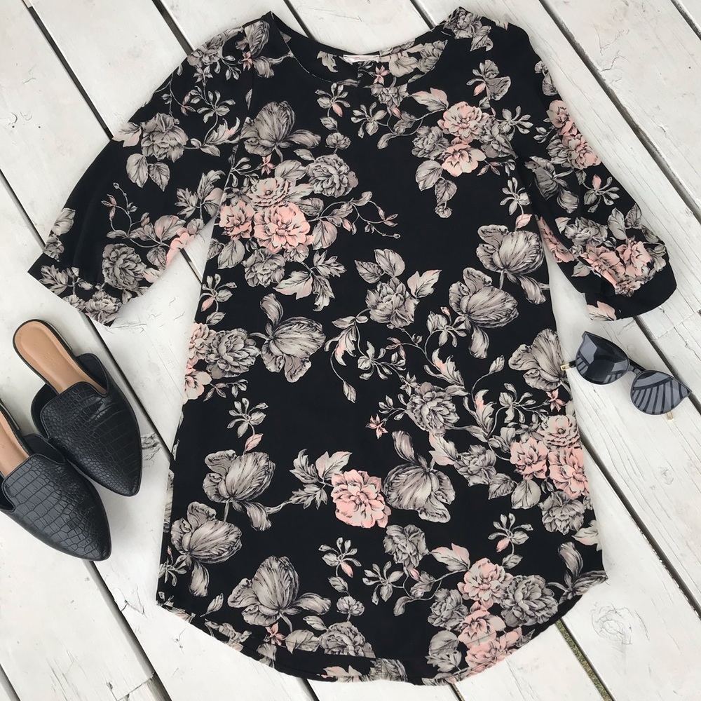 Beautiful black and blush floral tunic dress 🖤